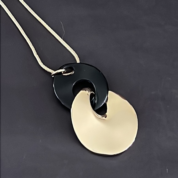 Chico’s Sleek Convertible Mixed-Metal Pendant Necklace Gold & Black New - No Tag - Picture 6 of 15